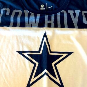 Dallas Cowboys short sleeved shirt size m.